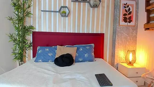 Try our girls live displays and explore the company of endless strippers, with beautiful physiques, vibrating toys and more.