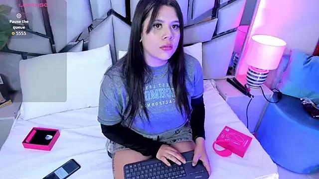 Try our girls live displays and explore the company of endless strippers, with beautiful physiques, vibrating toys and more.