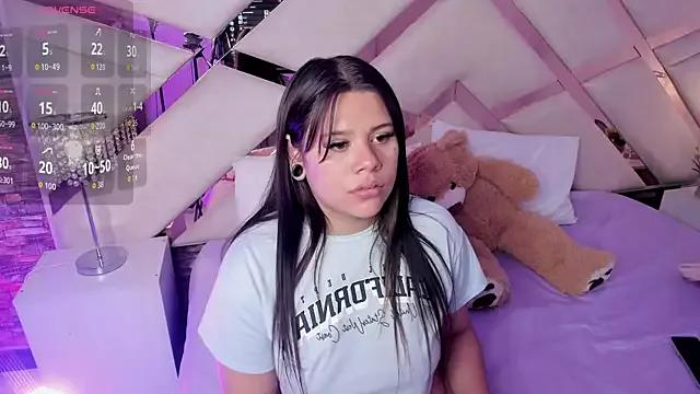 Try our girls live displays and explore the company of endless strippers, with beautiful physiques, vibrating toys and more.