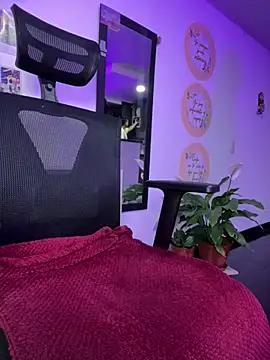 Try our girls live displays and explore the company of endless strippers, with beautiful physiques, vibrating toys and more.