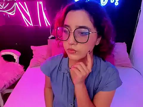 Try our girls live displays and explore the company of endless strippers, with beautiful physiques, vibrating toys and more.