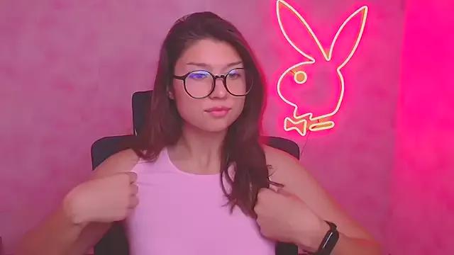 Try our girls live displays and explore the company of endless strippers, with beautiful physiques, vibrating toys and more.