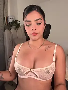 Sara-Evans — take off panties