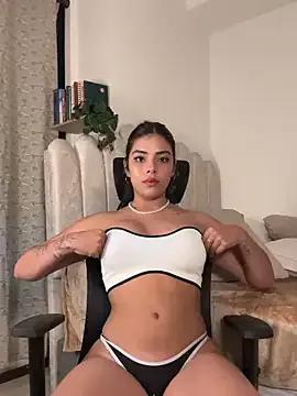 Sara-Evans from StripChat is Freechat