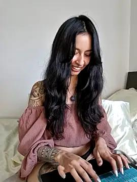 sara-lauren from StripChat