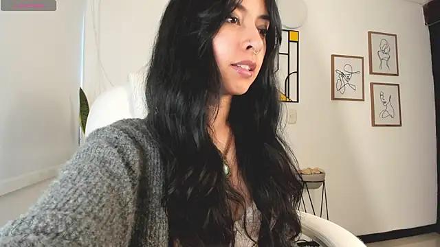 sara-lauren from StripChat