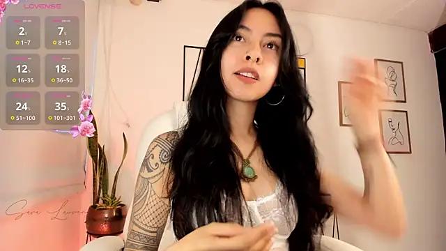 sara-lauren from StripChat