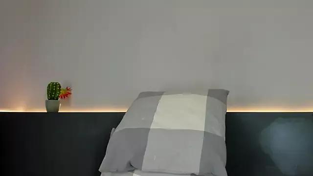 Try our girls live displays and explore the company of endless strippers, with beautiful physiques, vibrating toys and more.