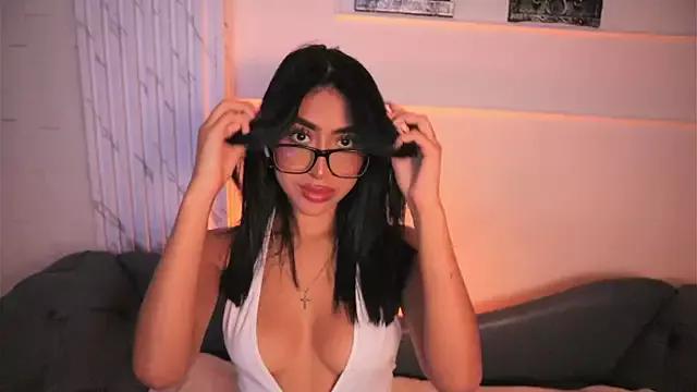 Try our girls live displays and explore the company of endless strippers, with beautiful physiques, vibrating toys and more.