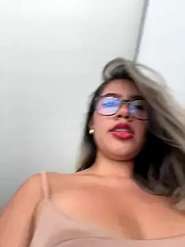 Try our girls live displays and explore the company of endless strippers, with beautiful physiques, vibrating toys and more.