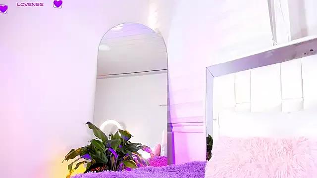 Try our girls live displays and explore the company of endless strippers, with beautiful physiques, vibrating toys and more.