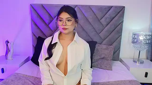 Try our girls live displays and explore the company of endless strippers, with beautiful physiques, vibrating toys and more.