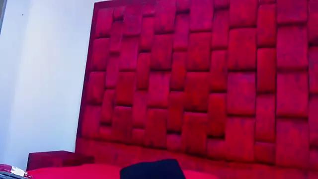 Try our girls live displays and explore the company of endless strippers, with beautiful physiques, vibrating toys and more.