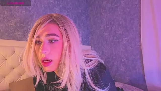 saraah_queen1 from StripChat is Freechat