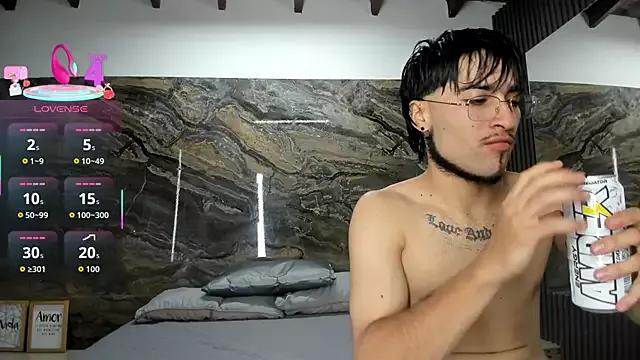 SaraAndTomas from StripChat is Freechat