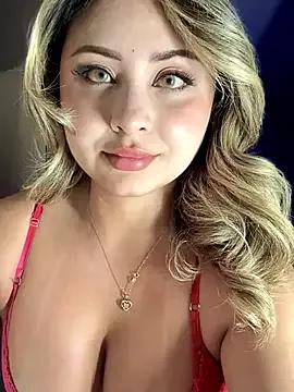 Try our girls live displays and explore the company of endless strippers, with beautiful physiques, vibrating toys and more.
