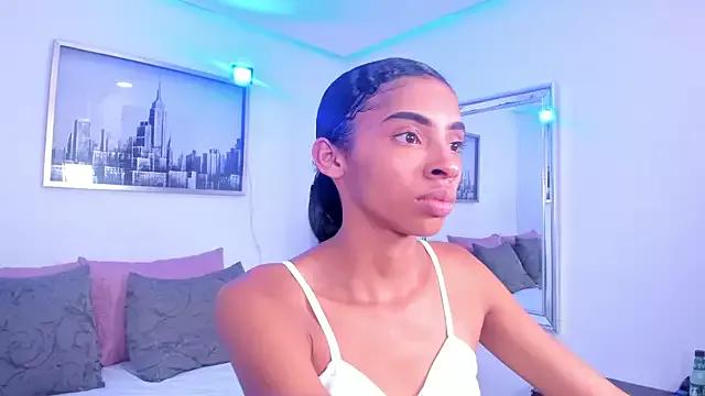 sarah_ashbourne from StripChat is Freechat