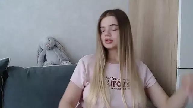 Sarah_keyy from StripChat is Freechat