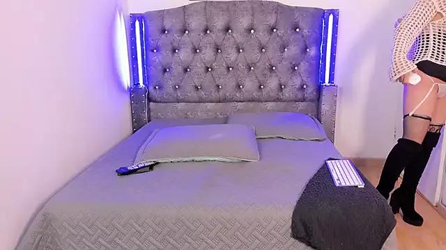 Try our girls live displays and explore the company of endless strippers, with beautiful physiques, vibrating toys and more.