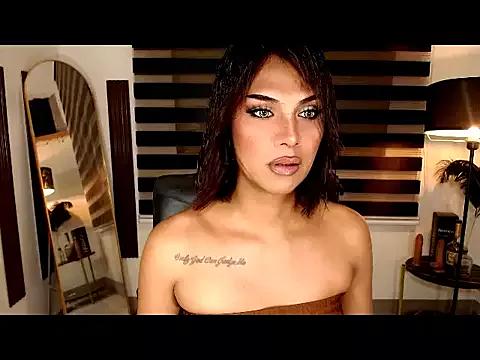 SarahAmber from StripChat is Freechat
