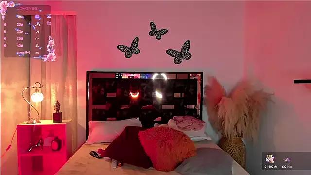 Try our girls live displays and explore the company of endless strippers, with beautiful physiques, vibrating toys and more.