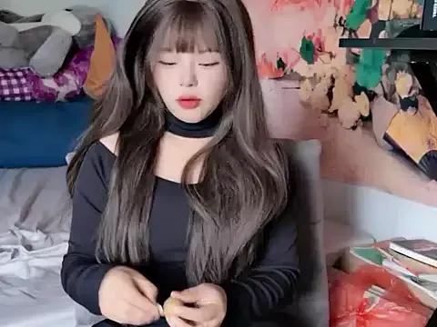 SarahBeii from StripChat is Freechat