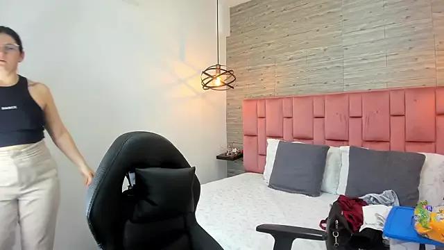SarahDeyvis from StripChat is Freechat
