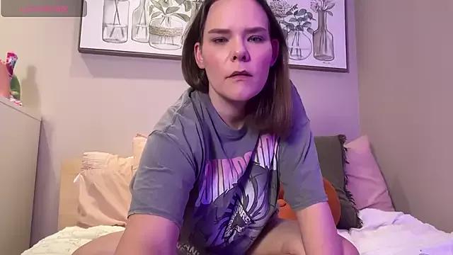 sarahinparadise from StripChat is Freechat