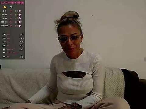 SarahLady from StripChat