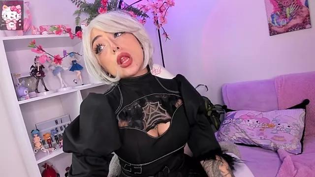 SarahMiinage from StripChat