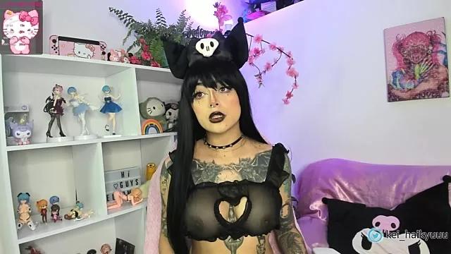 SarahMiinage from StripChat