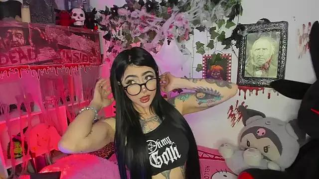 Try our girls live displays and explore the company of endless strippers, with beautiful physiques, vibrating toys and more.