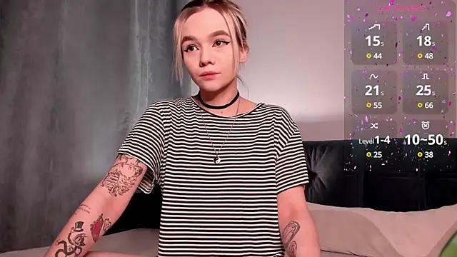 SarahRomantic from StripChat
