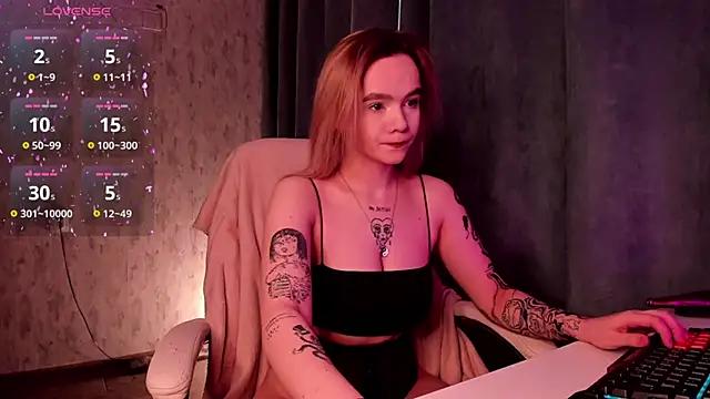 SarahRomantic from StripChat