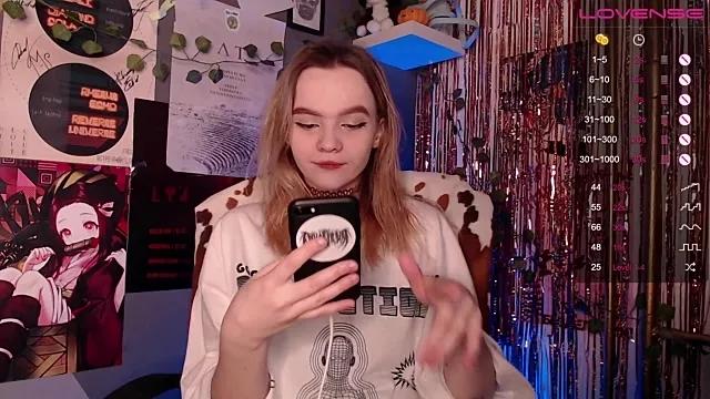 SarahRomantic from StripChat