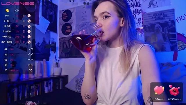 SarahRomantic from StripChat