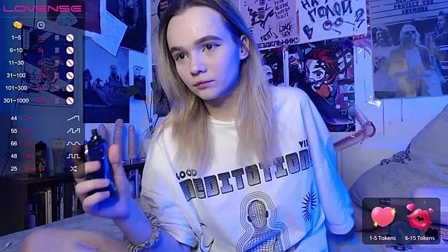 SarahRomantic from StripChat