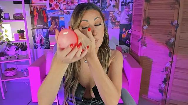 SarahSill from StripChat