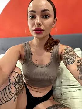 SaraLow from StripChat is Freechat