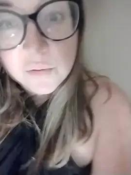 sarasmile333 from StripChat is Freechat