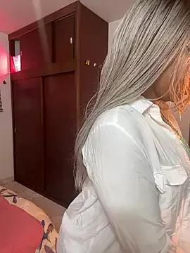 Try our girls live displays and explore the company of endless strippers, with beautiful physiques, vibrating toys and more.