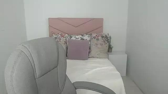 Try our girls live displays and explore the company of endless strippers, with beautiful physiques, vibrating toys and more.