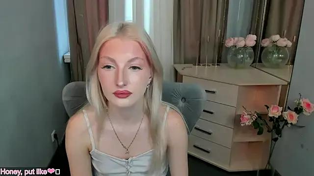 Sarrah_blush from StripChat is Freechat