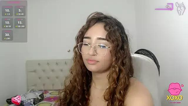 Try our girls live displays and explore the company of endless strippers, with beautiful physiques, vibrating toys and more.