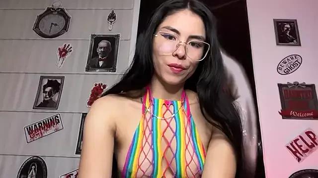 Try our girls live displays and explore the company of endless strippers, with beautiful physiques, vibrating toys and more.