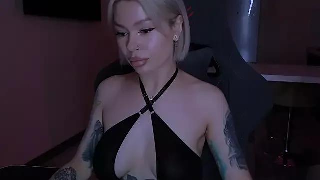 Try our girls live displays and explore the company of endless strippers, with beautiful physiques, vibrating toys and more.