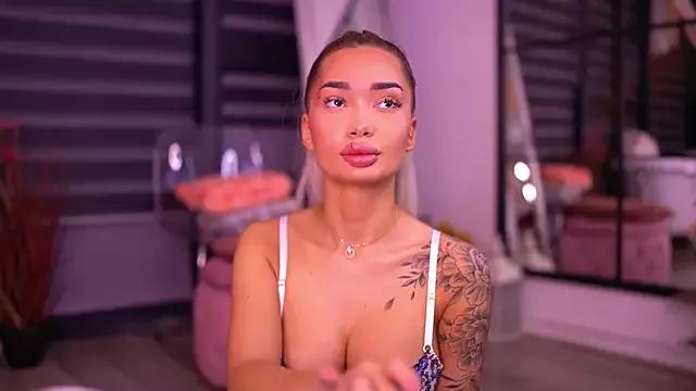 Try our girls live displays and explore the company of endless strippers, with beautiful physiques, vibrating toys and more.