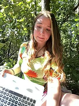 Try our girls live displays and explore the company of endless strippers, with beautiful physiques, vibrating toys and more.