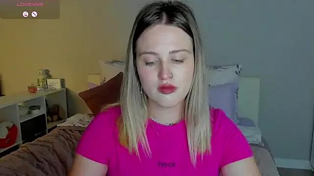 Try our girls live displays and explore the company of endless strippers, with beautiful physiques, vibrating toys and more.