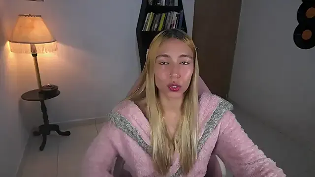 Saucy_Jenn — flash ass